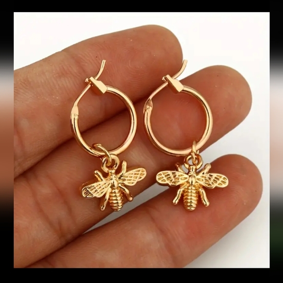 Gold Bee Earrings - Picture 1 of 1